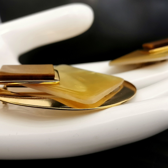 Vintage FAC/Butler Unsign gold tone mother of pearl/tiger eye brooch earring set - Picture 7 of 10